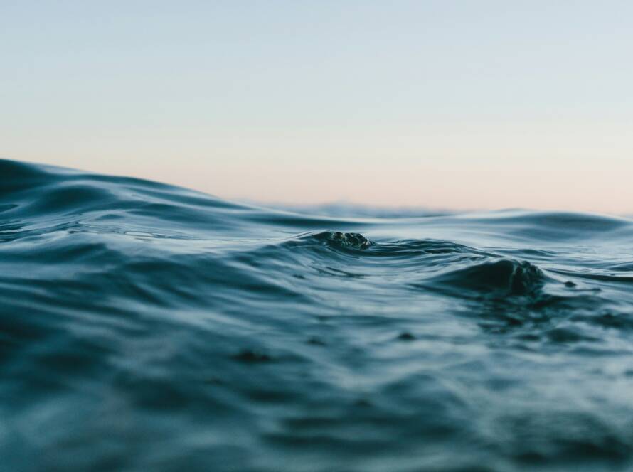 Close-up ocean waves at calm horizon
